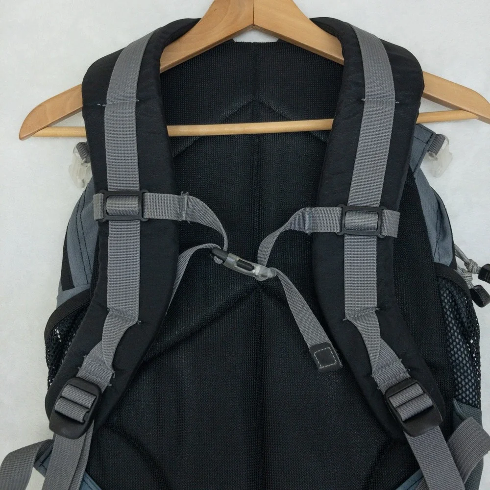 JanSport Equinox 33 Backpack Gray Technical Hiking Daypack Travel ISSUE